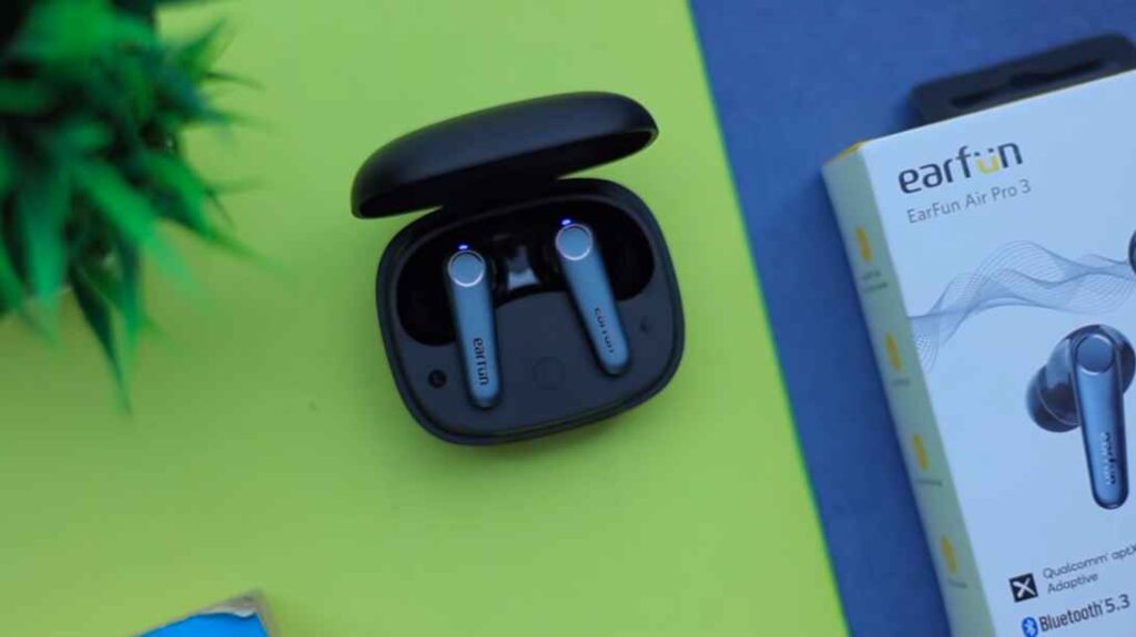 Reset the Earfun earbuds